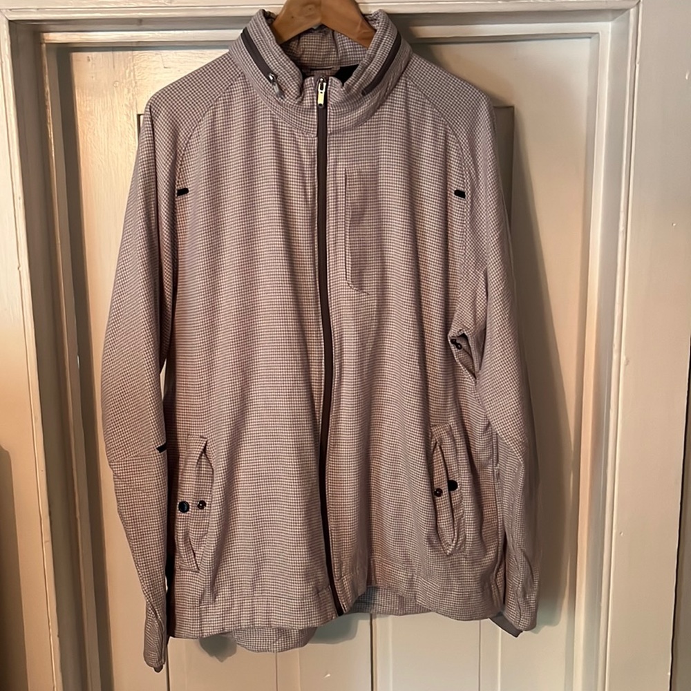 Lululemon lightweight jacket Size XL. Worn.